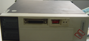 圖1.3.1 驅動器的正視和俯視實物圖