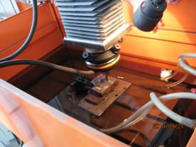 加工中的電火花機械