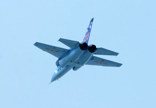 中國新一代超音速教練機獵鷹03號首飛成功[組圖]