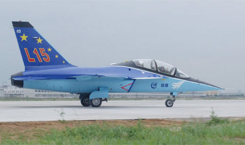 中國新一代超音速教練機獵鷹03號首飛成功[組圖]