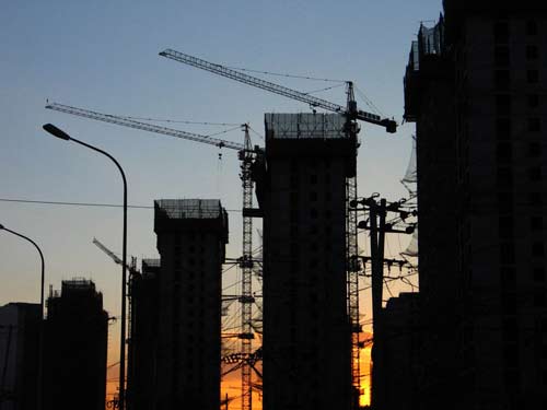 經濟危機救了房地產，但居高不下的房價仍然是經濟恢複信心的最大障礙