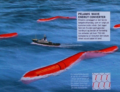 圖5Pelamis長達150米，與一艘輪船相比，都要大出許多