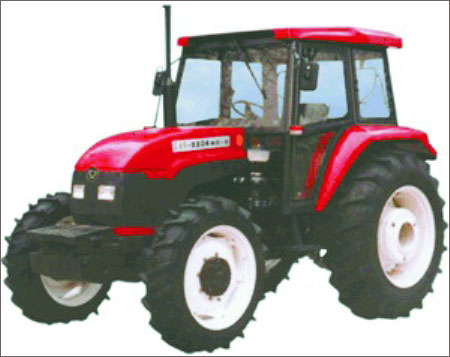 東方紅X-804拖拉機原型。